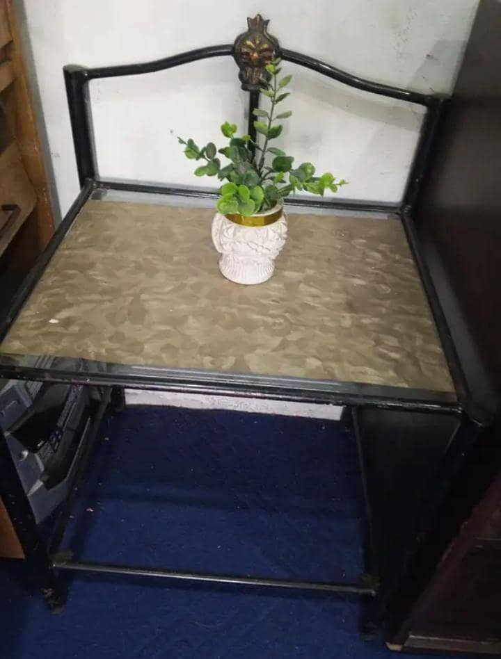 iron bed 0