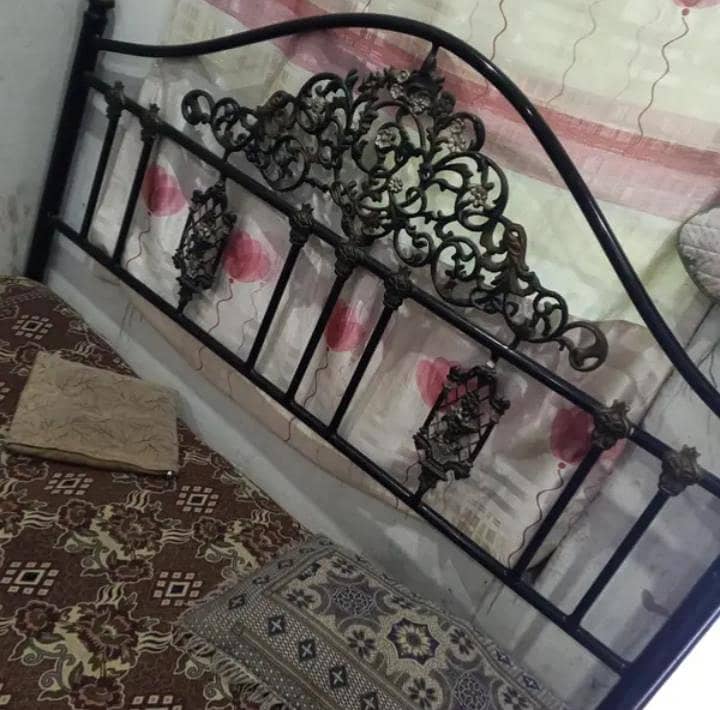 iron bed 7