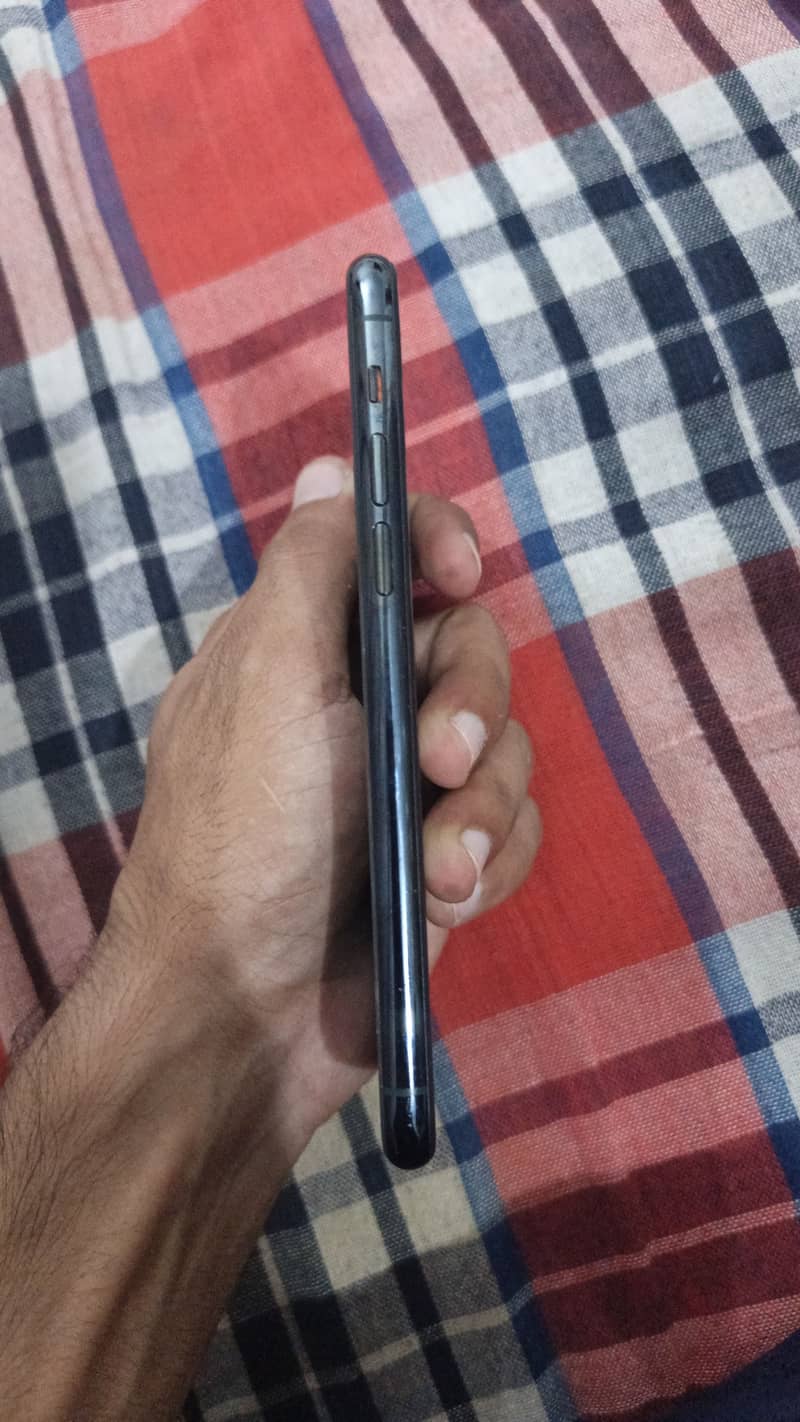 Apple iPhone 11 Pro 2