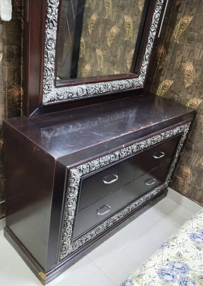Bed set with side table and dressing