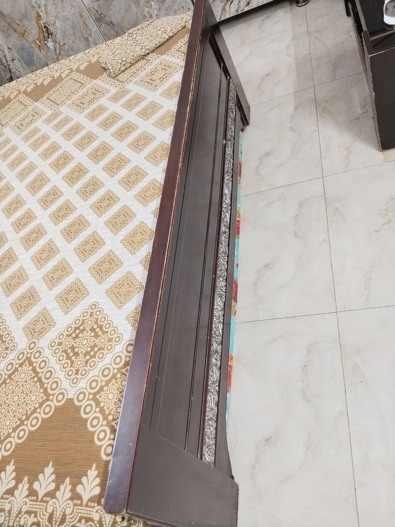 Bed set with side table and dressing 6