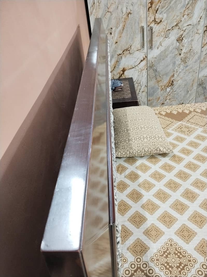 Bed set with side table and dressing 7