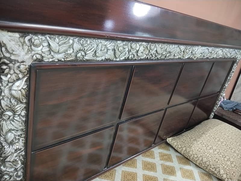 Bed set with side table and dressing 8