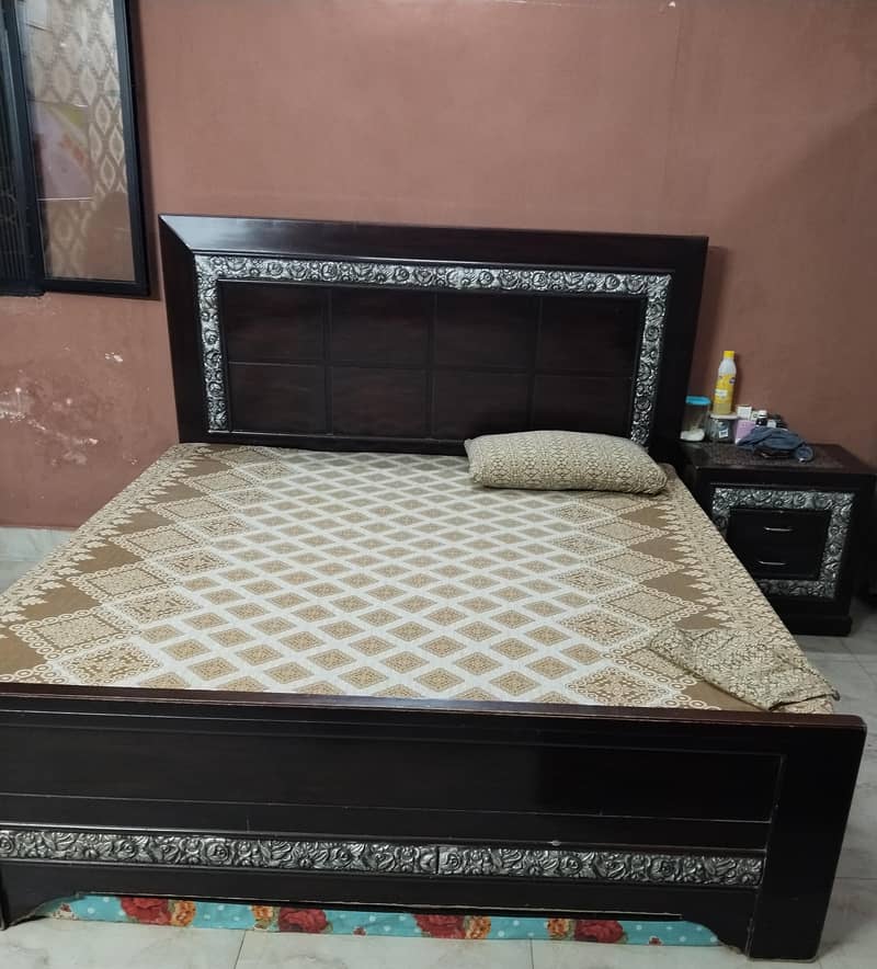 Bed set with side table and dressing 11
