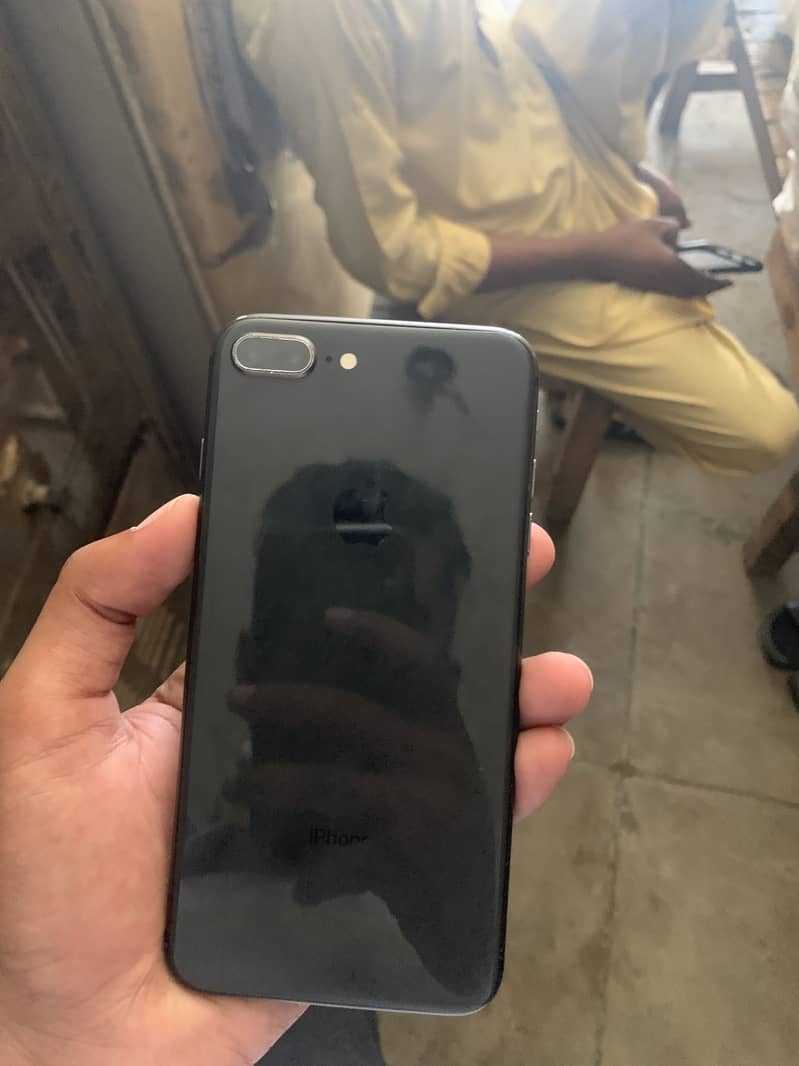 Apple iPhone 8 Plus 2