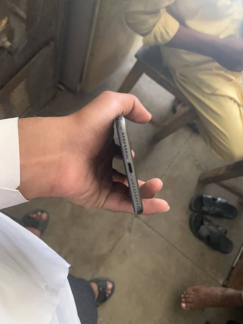 Apple iPhone 8 Plus 3