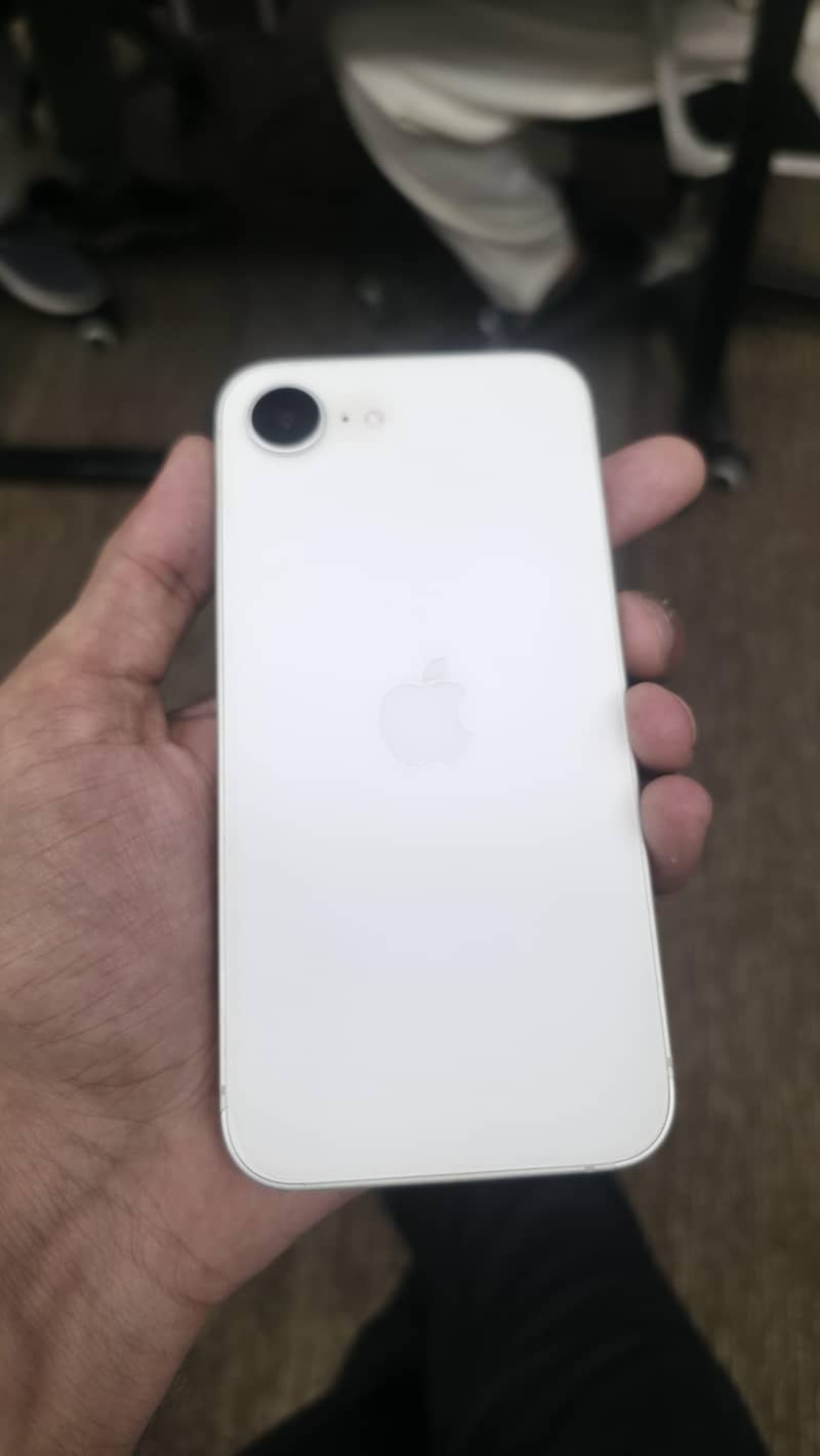Apple iPhone 17e 2