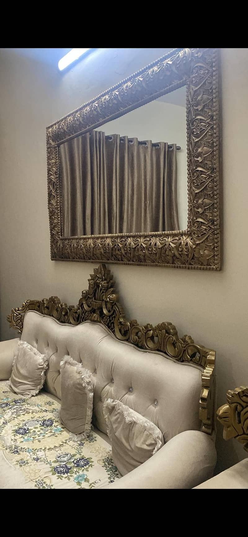 wall hanging Mirror 1