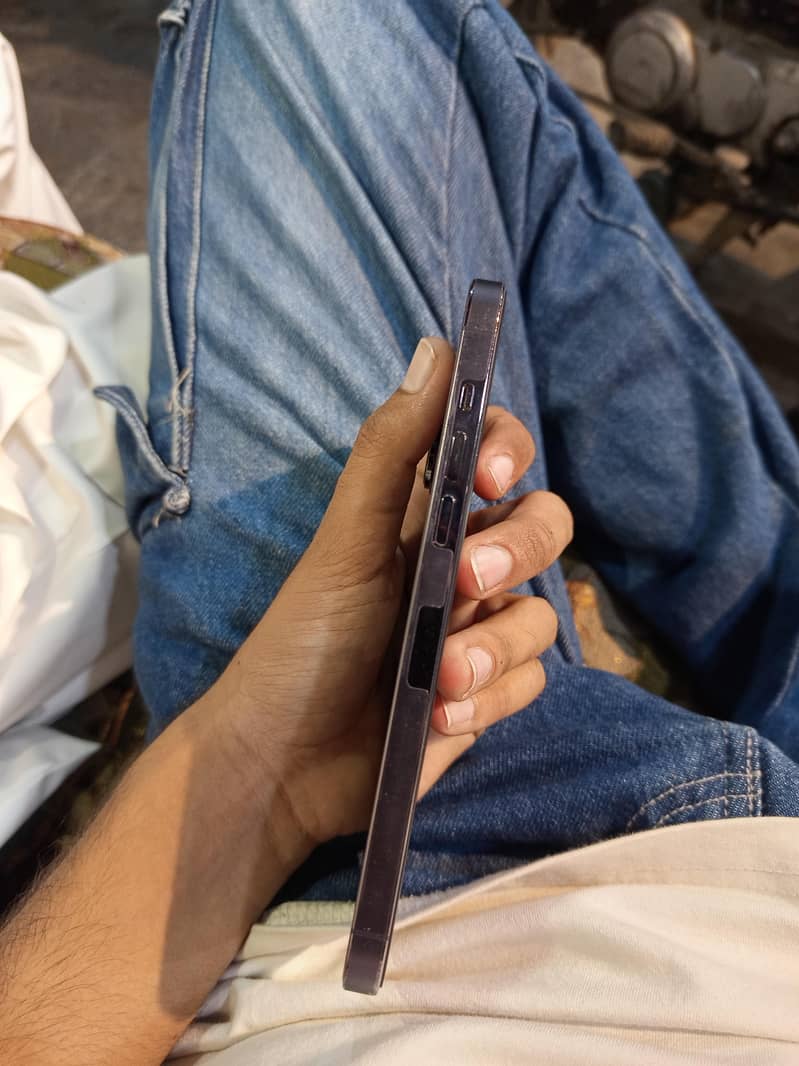 Apple iPhone 14 Pro Max 1