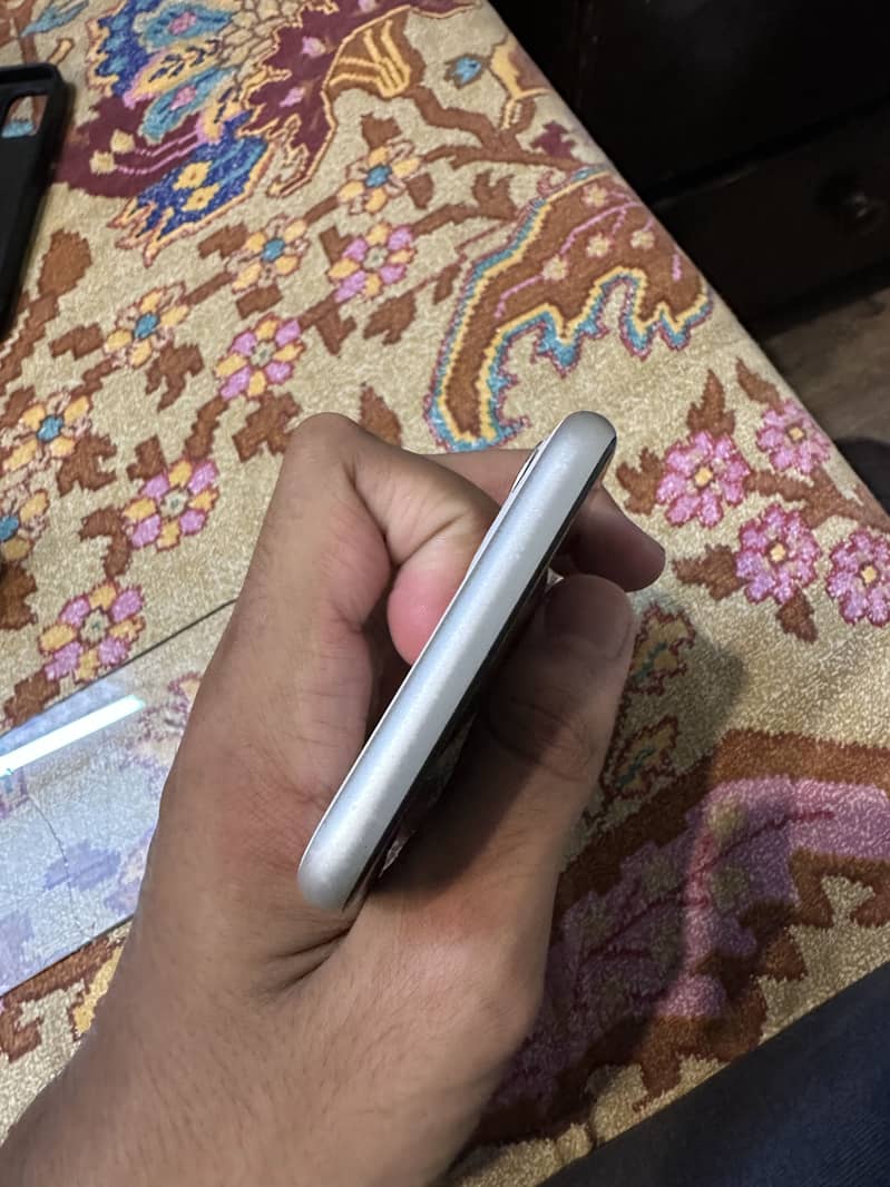 Apple iPhone 11 0