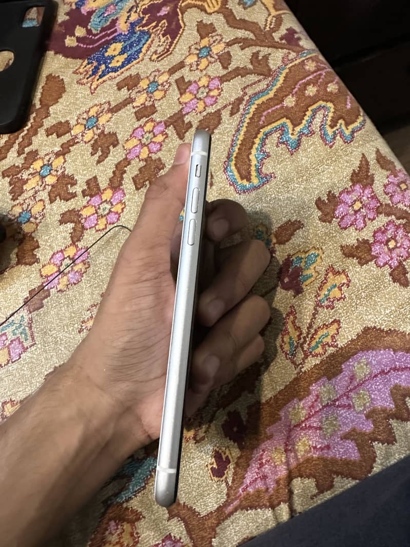 Apple iPhone 11 3