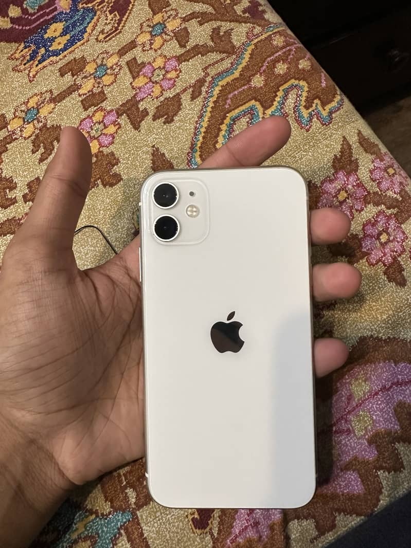 Apple iPhone 11 4