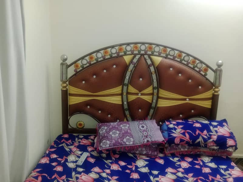 bed with matress 0