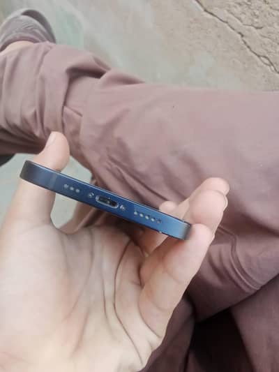 Apple iPhone 12