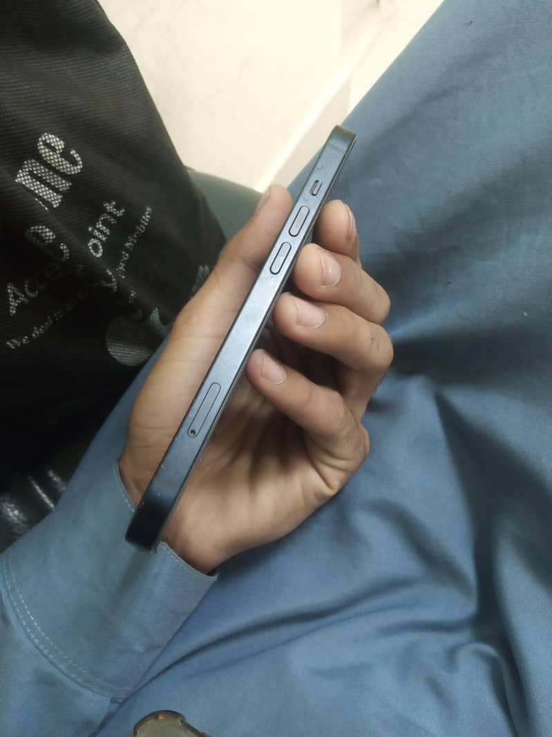 Apple iPhone 13 2