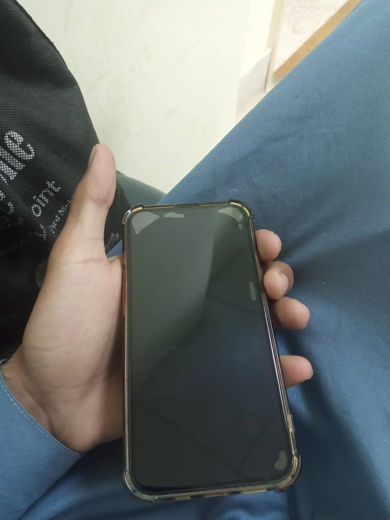 Apple iPhone 13 4