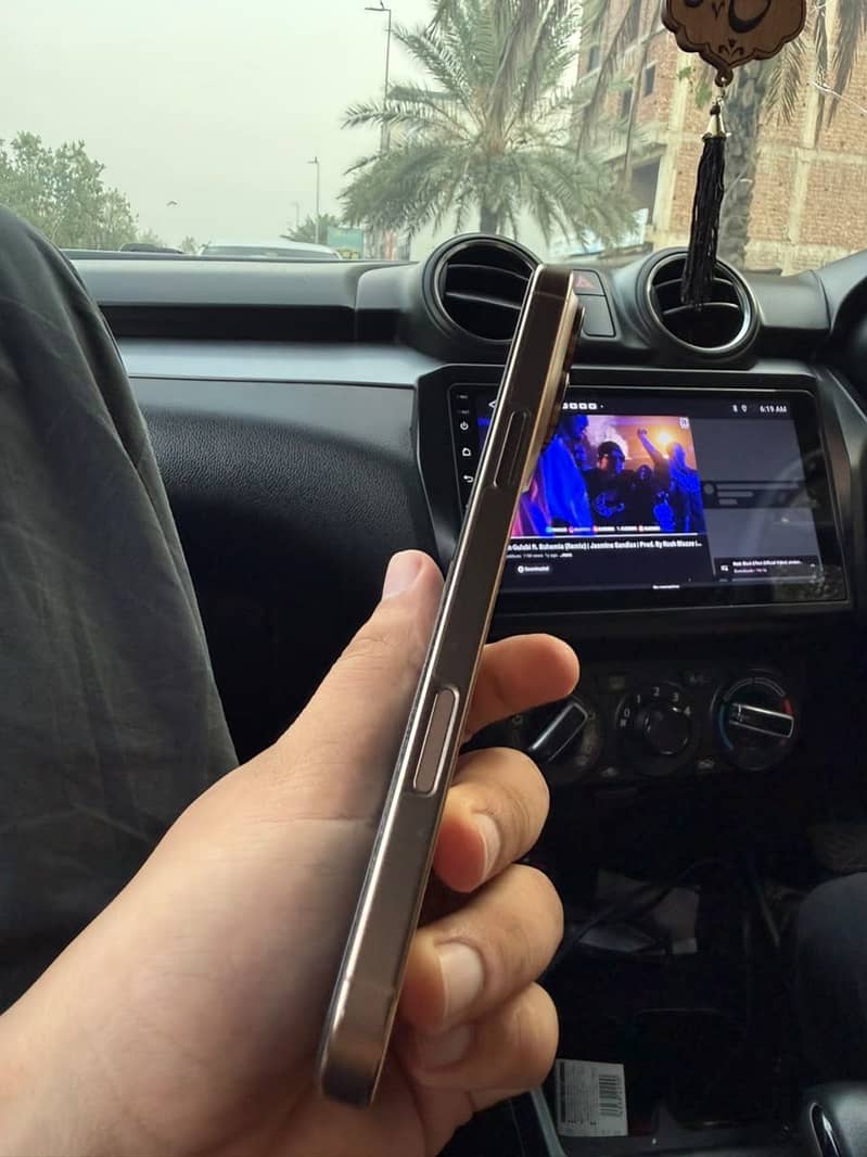 Apple iPhone 16 Pro Max 0