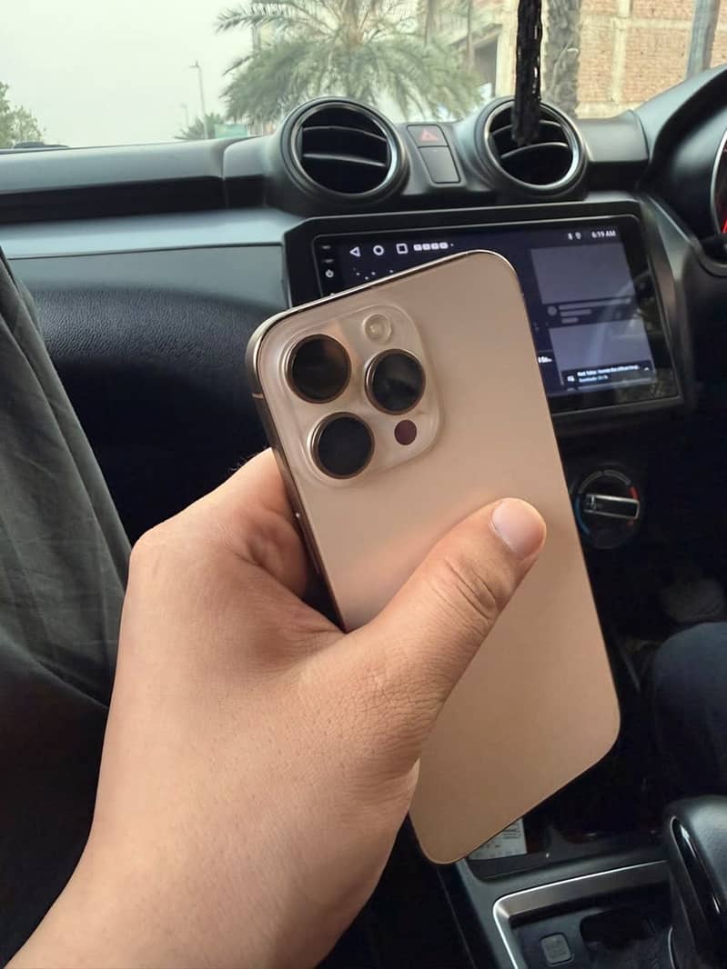 Apple iPhone 16 Pro Max 6