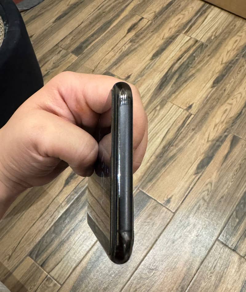 Apple iPhone 11 Pro Max 2