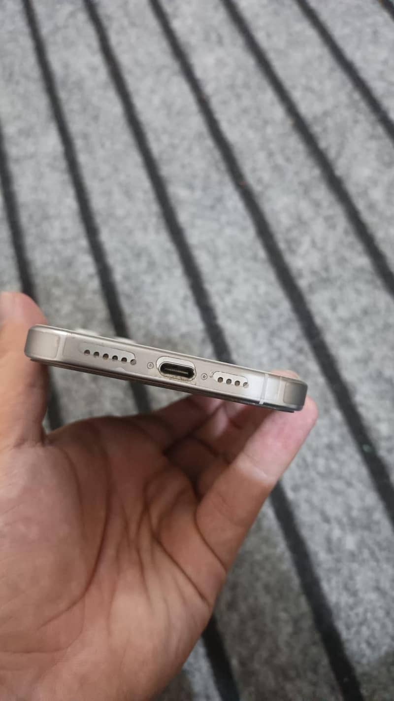 Apple iPhone 15 Pro Max 2
