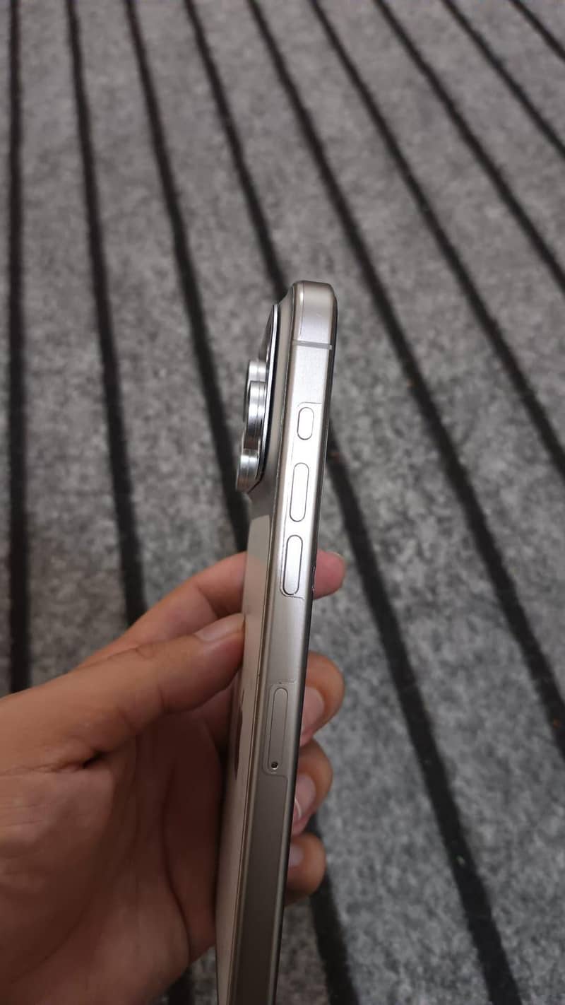Apple iPhone 15 Pro Max 3