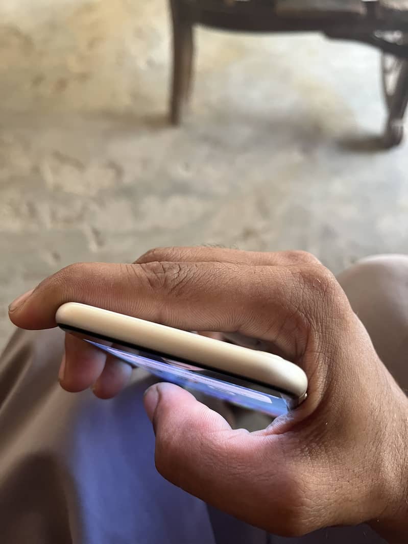 Apple iPhone SE 3rd generation 0