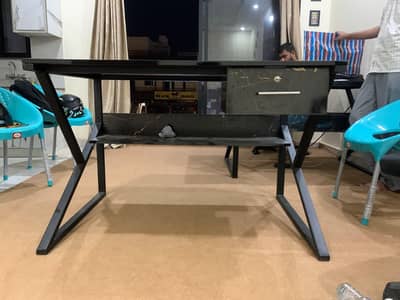Office K shape  Tables/ManagerChairs/Guest Chairs Good Condition