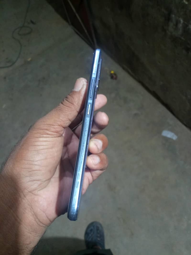 Vivo V21 4