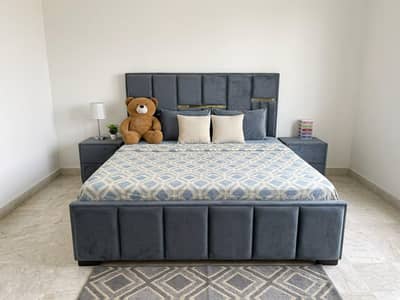 Luxury King Size Bed Set with Side Tables – Excellent Condition