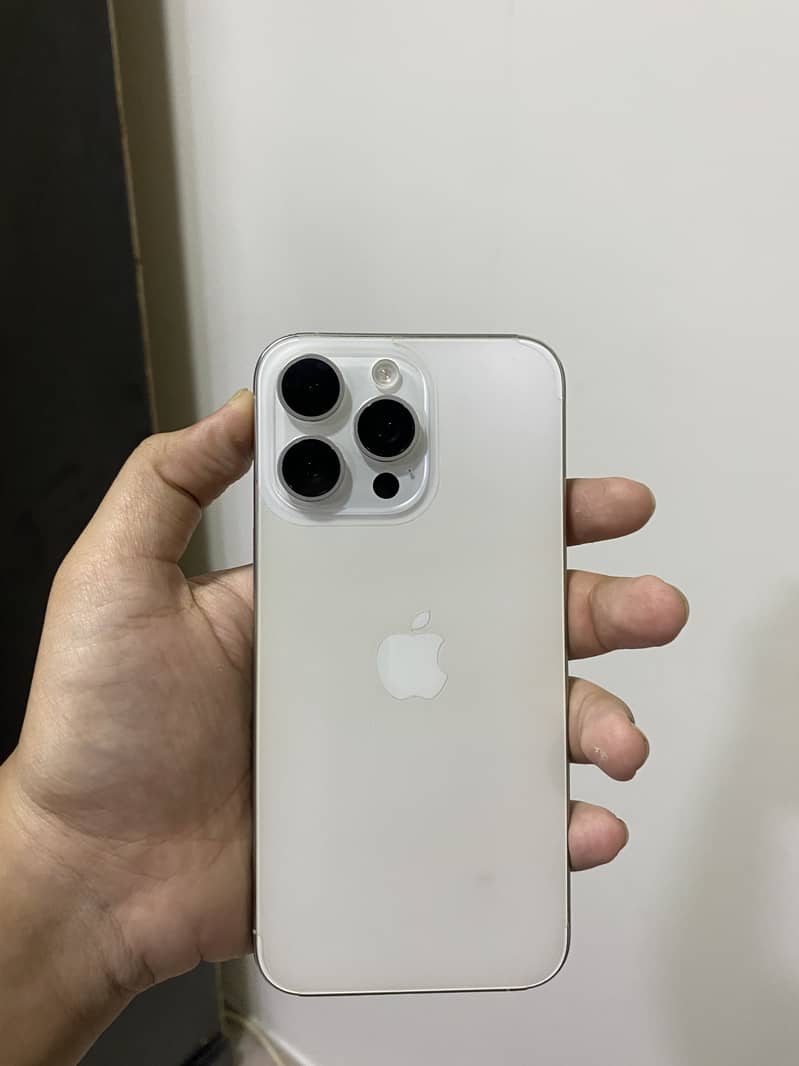 Apple iPhone 15 Pro Max 0