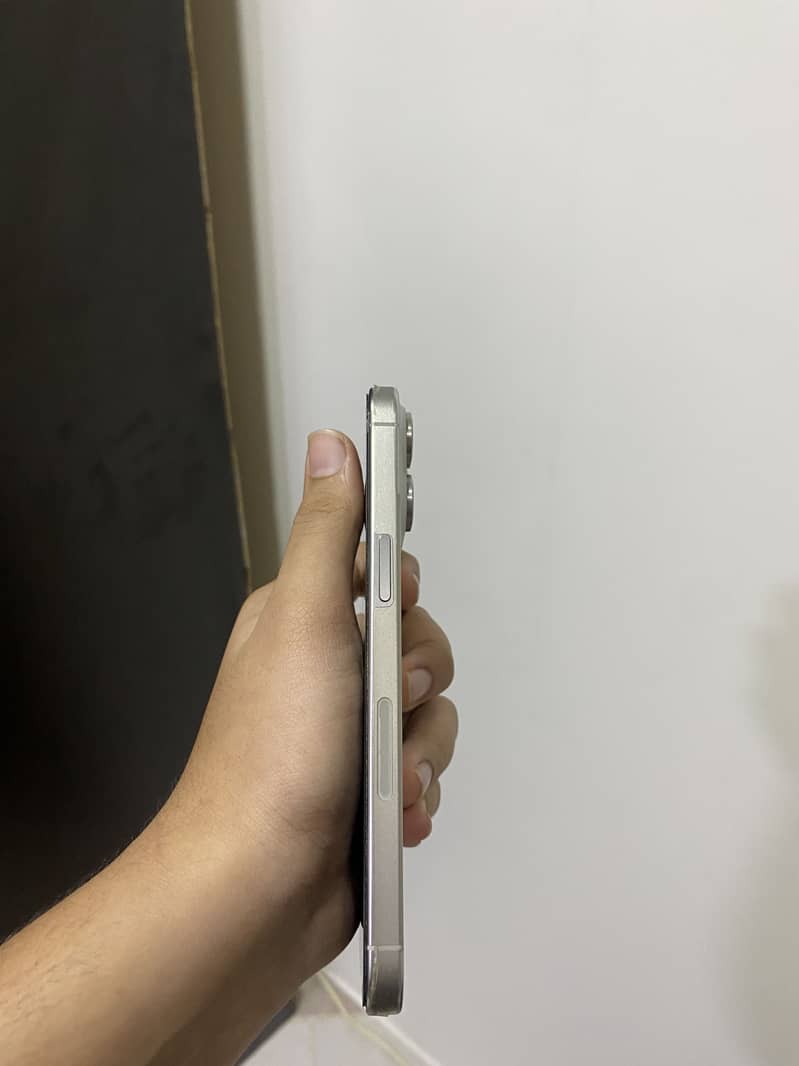 Apple iPhone 15 Pro Max 2