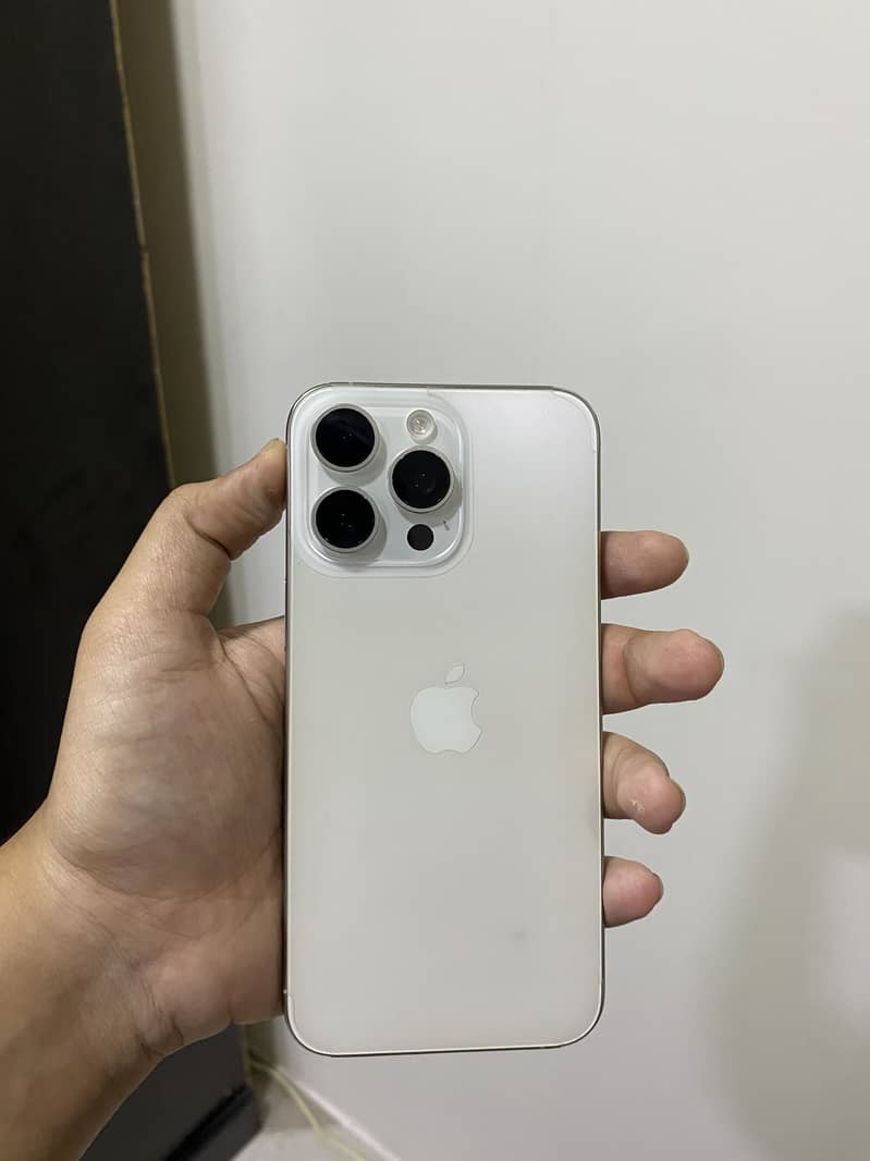 Apple iPhone 15 Pro Max 4