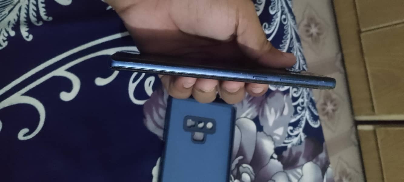 Samsung Mobile Note 9 4