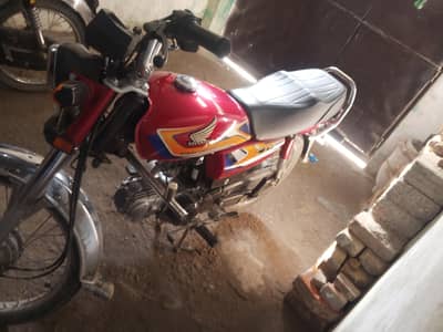 Honda CD 70 2025