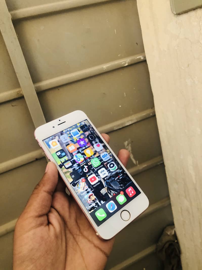 Apple iPhone 6S 1