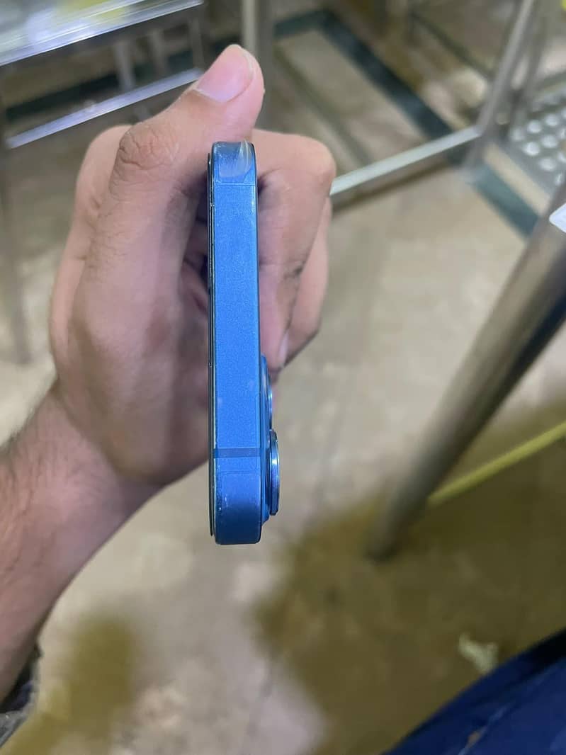 Apple iPhone 13 2