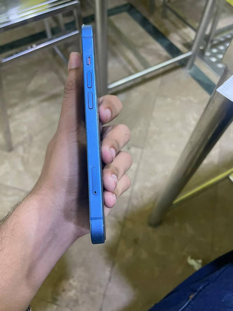 Apple iPhone 13 3