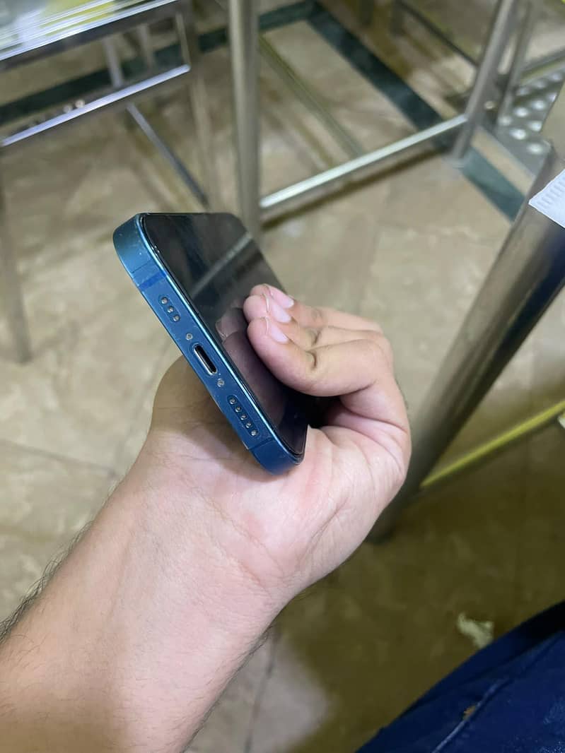 Apple iPhone 13 5