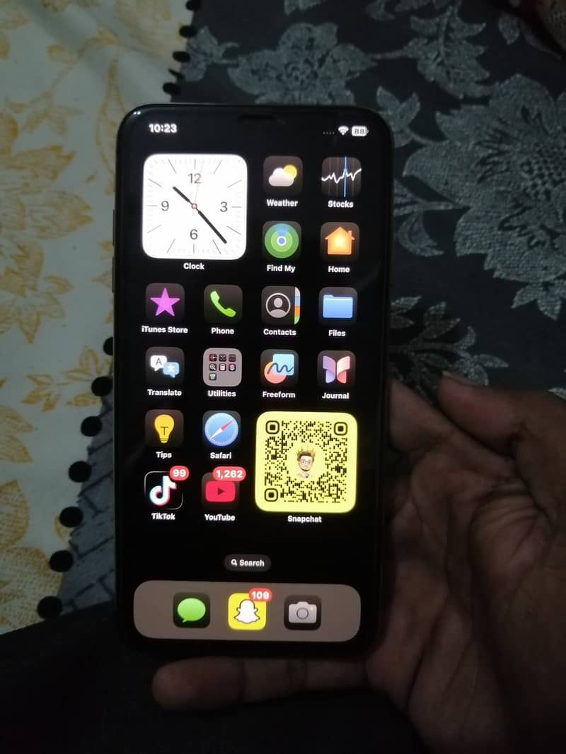 Apple iPhone XS Max 3
