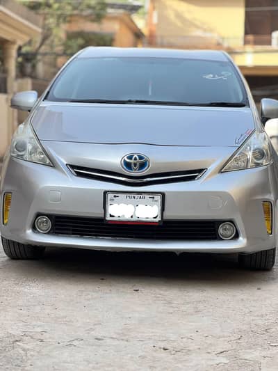 Toyota Prius Alpha 2012