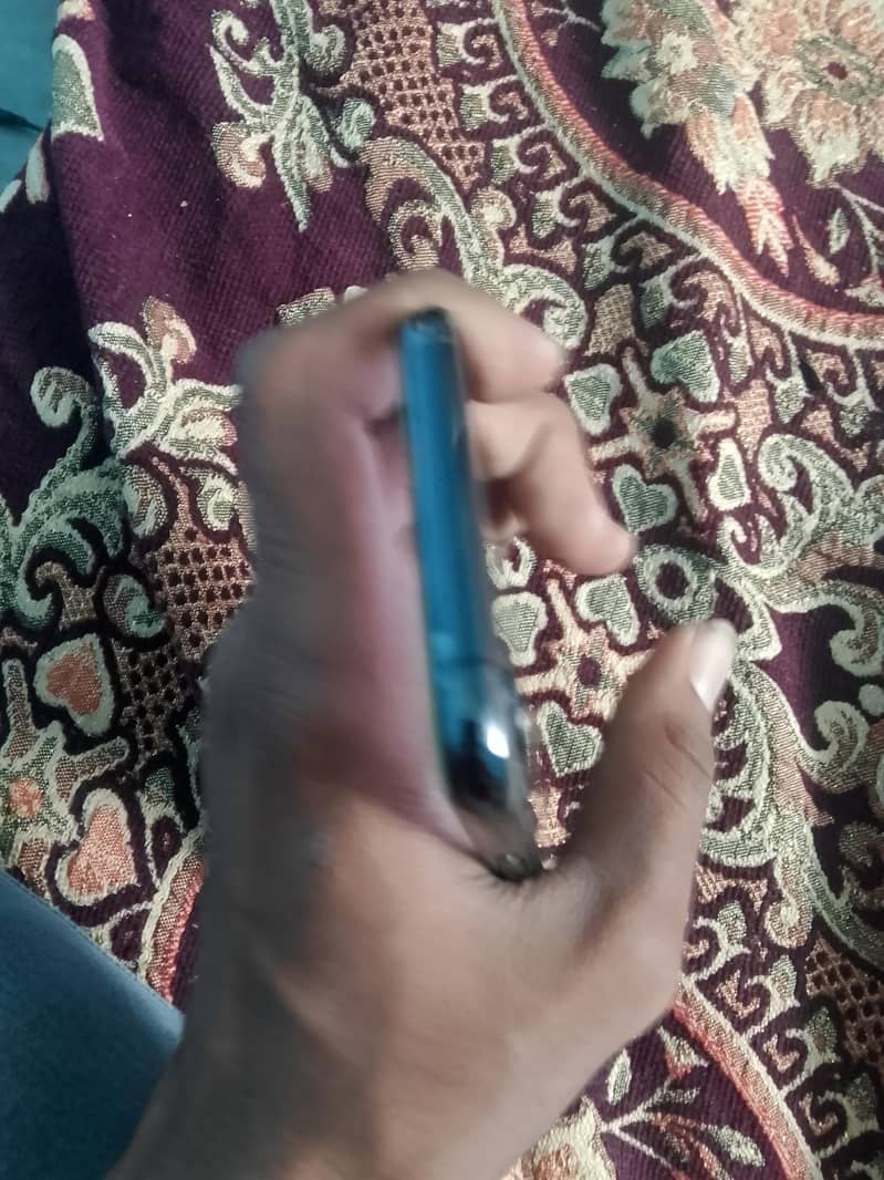 Apple iPhone XS 4