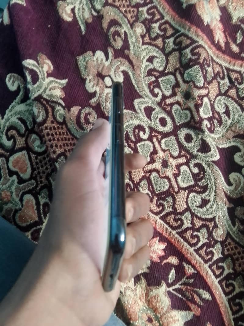 Apple iPhone XS 6