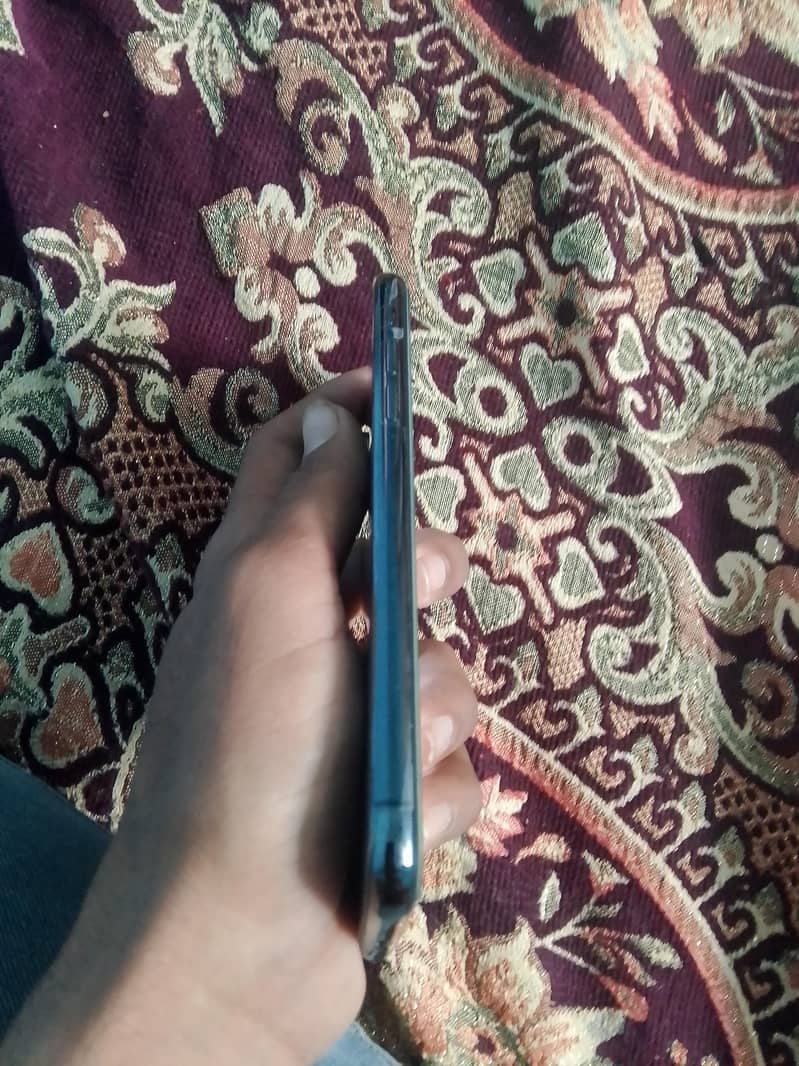 Apple iPhone XS 7