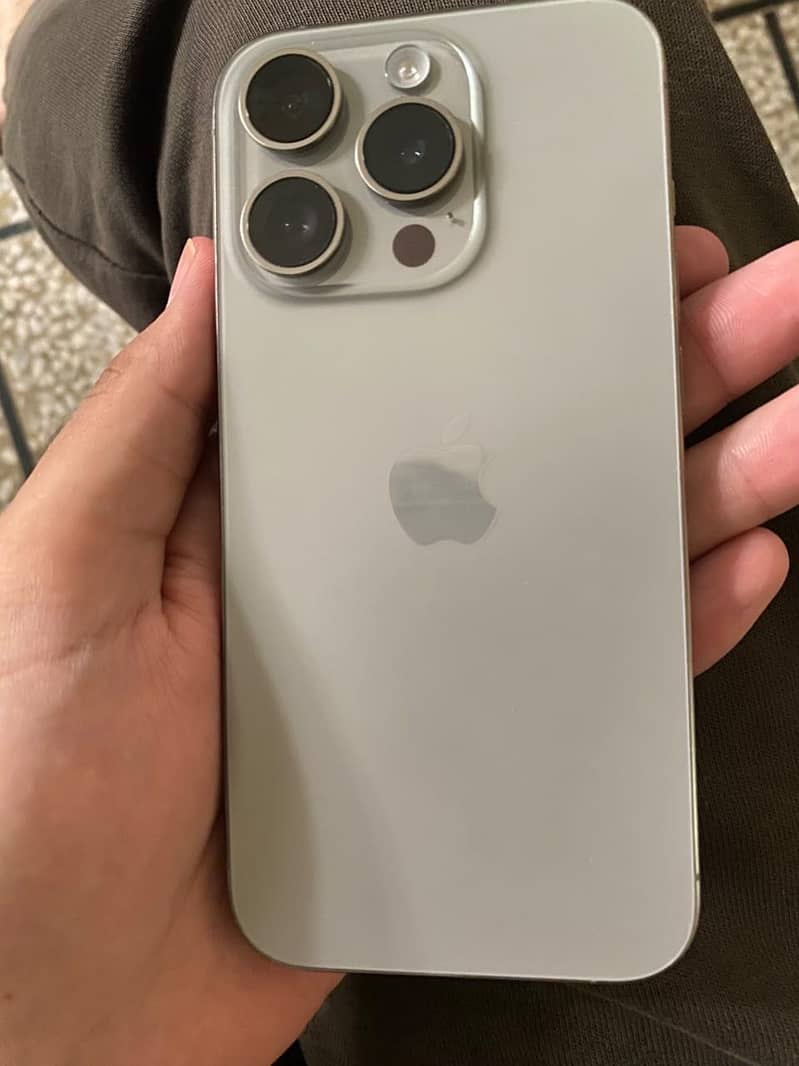Apple iPhone 15 Pro 0