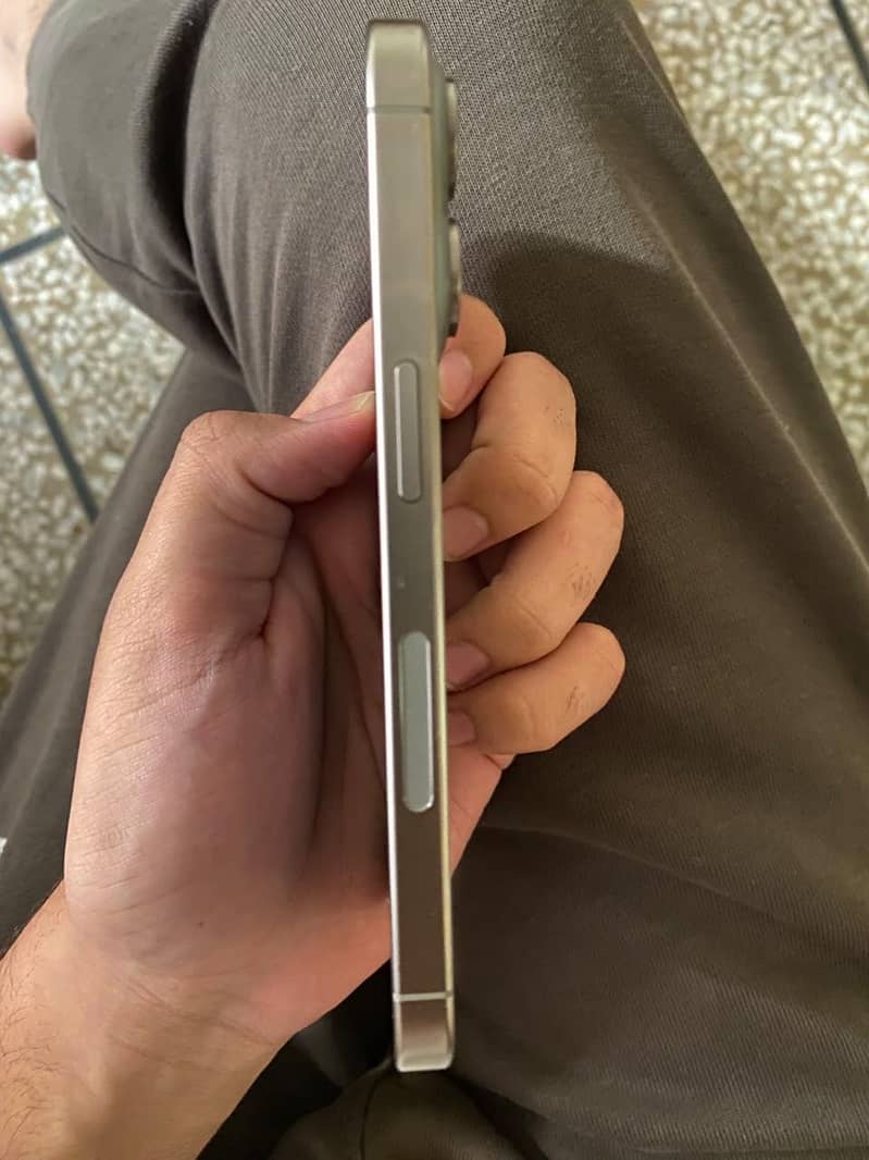 Apple iPhone 15 Pro 2