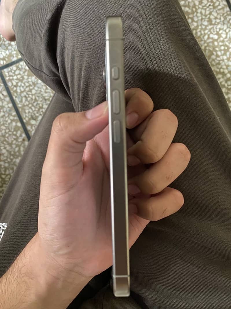 Apple iPhone 15 Pro 3