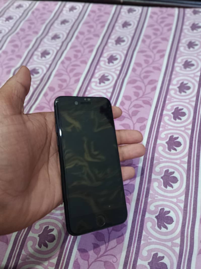 Apple iPhone 8 1