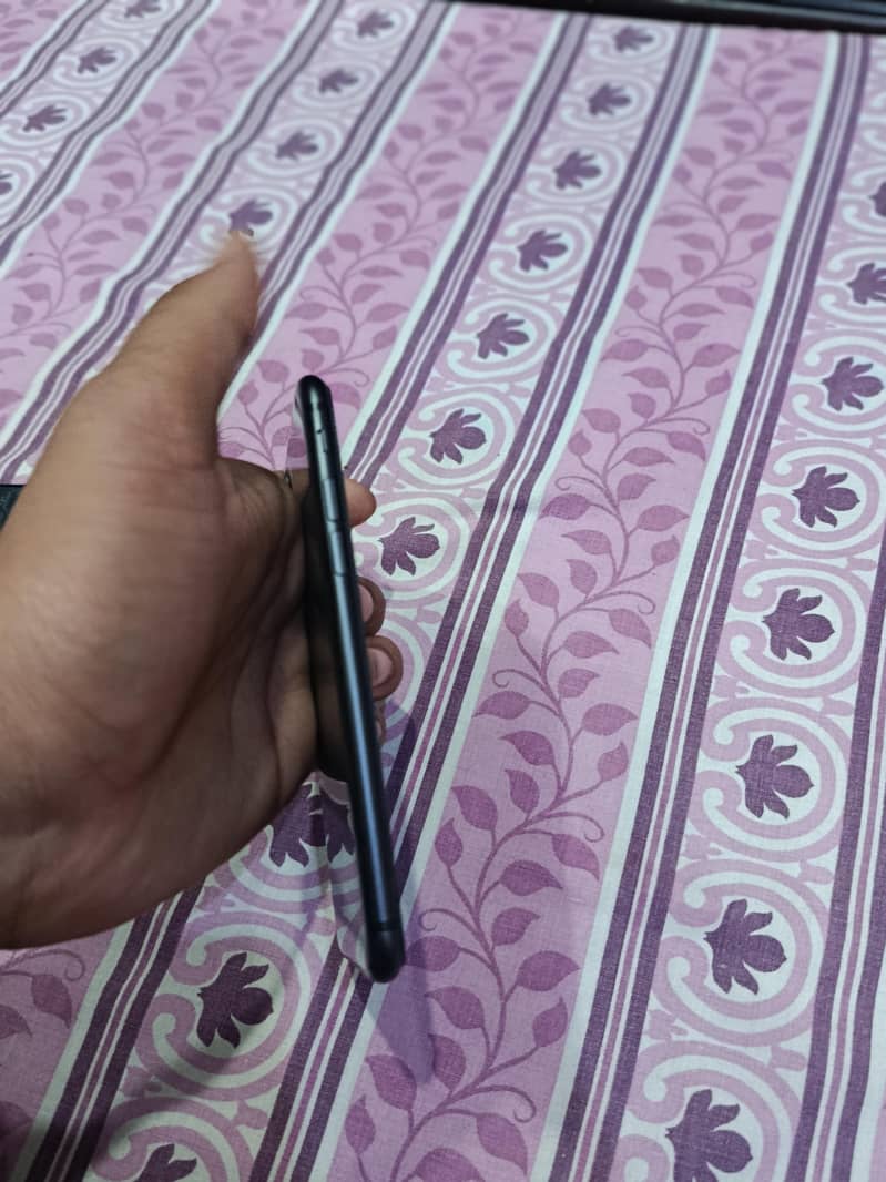 Apple iPhone 8 3
