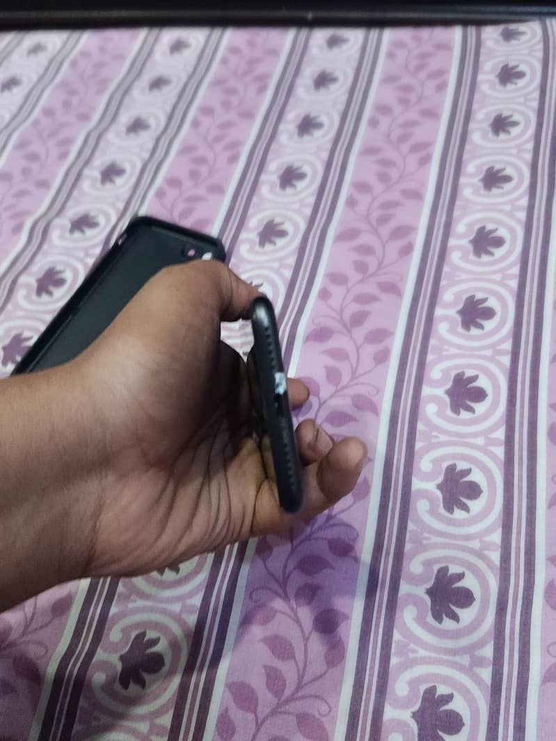 Apple iPhone 8 5