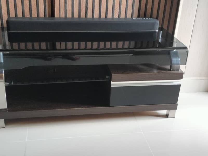 T. v console 1